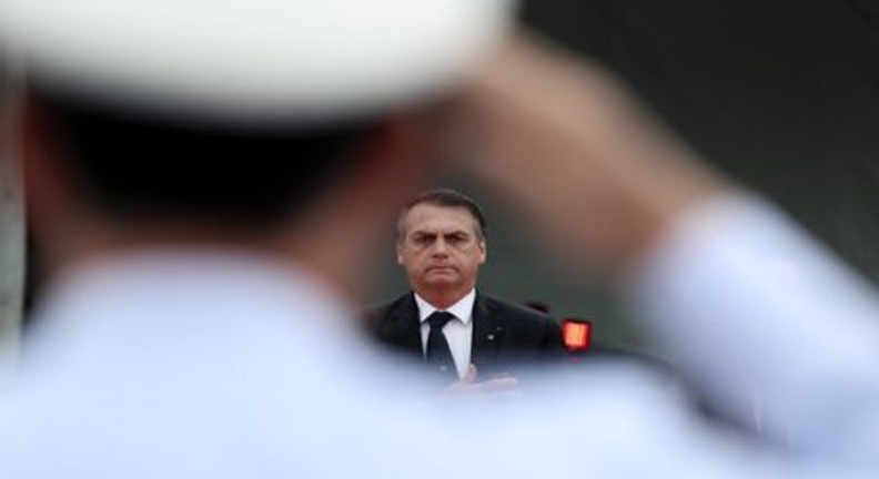 Bolsonaro anuncia redução de 90% de normas de segurança no trabalho