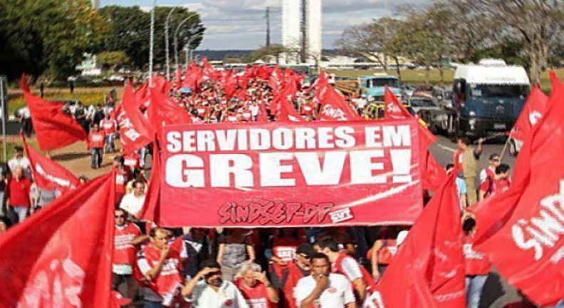 Bolsonaro monitora greves e corta salários em mais um ataque aos servidores