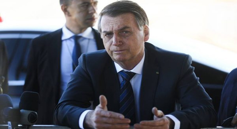 Bolsonaro quer reduzir jornada e salário do funcionalismo público