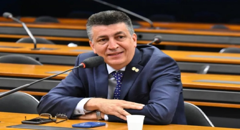 Deputado do PSL critica reforma administrativa e vira suplente