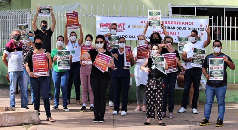 Dia de Luta: Empregados da Ebserh realizam ato no HUJM