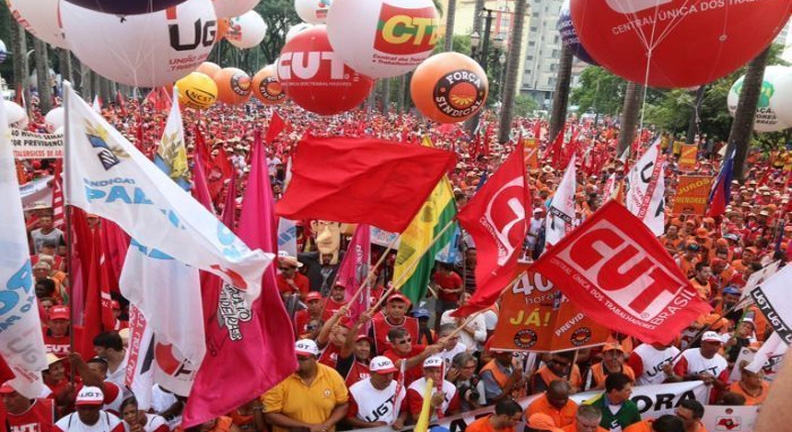 Dia de ocupar a Praça da Sé contra a reforma da Previdência