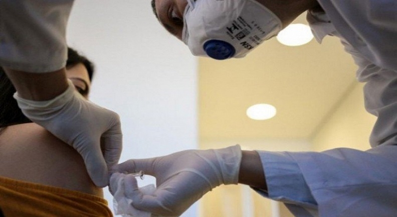 Em meio à guerra da vacina, Brasil registra 155.460 vidas perdidas para a Covid