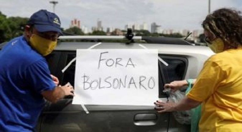 'Fora, Bolsonaro!' dizem ex-apoiadores do presidente em carreatas país afora