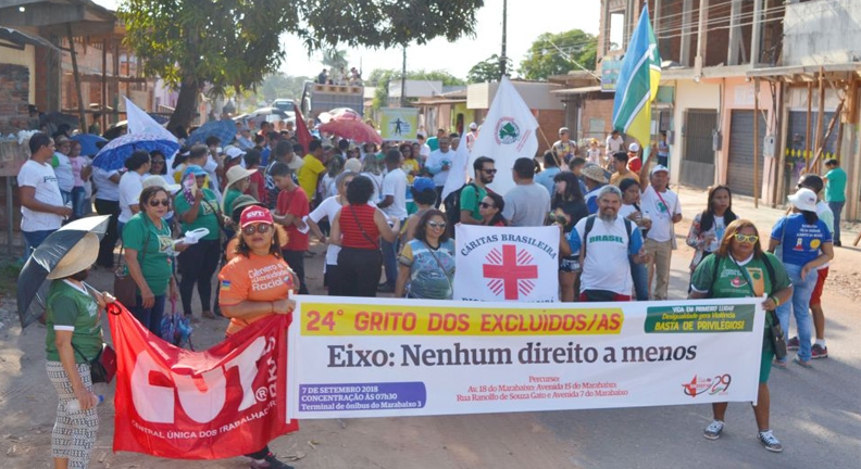 Grito dos excluídos reúne multidão em caminhada pelas ruas de Macapá