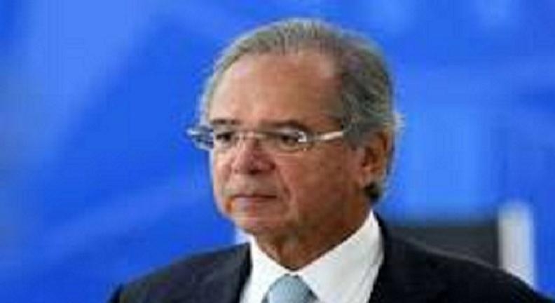 Paulo Guedes pede e Bolsonaro diz que vai vetar reajuste de servidores