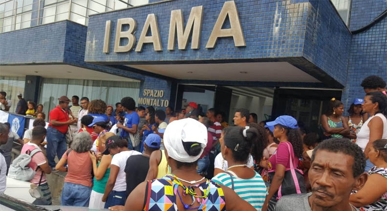 Pescadores e ambientalistas ocupam sede do Ibama na Bahia
