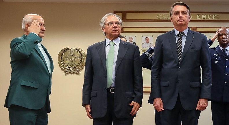 Portaria de Guedes eleva salários de Bolsonaro e ministros militares em até 69%