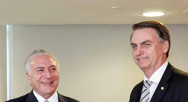 Problema não é número de servidores, mas salários altos, diz Temer a Bolsonaro