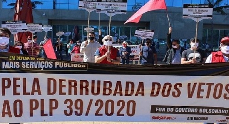 Servidores públicos fazem ato pela derrubada dos vetos de Bolsonaro ao PLP 39