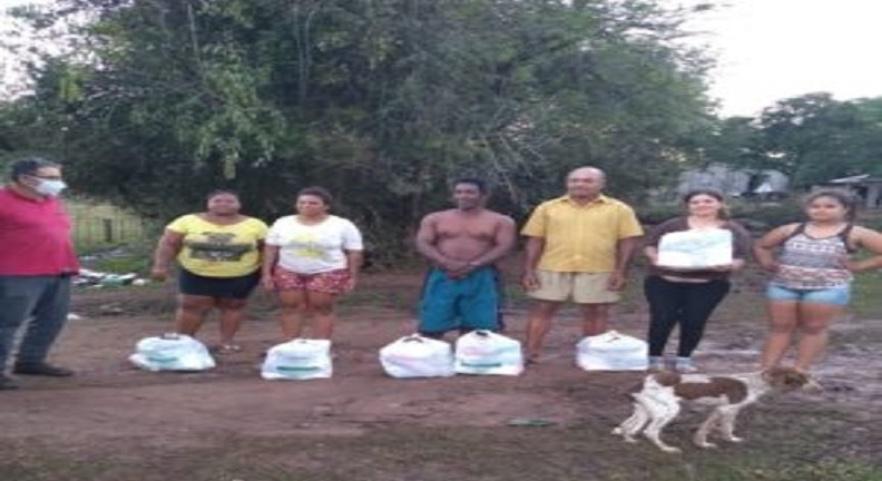 Sindicato doa cestas básicas para moradores de Quilombo, em General Câmara