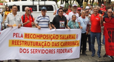 Ato unificado reúne centenas de servidores em Fortaleza por reestruturação de carreiras