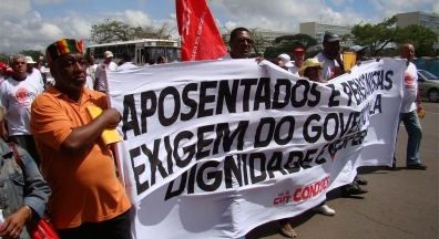 Bolsonaro abandona aposentados e pensionistas se optar por reajuste em auxílio-alimentação