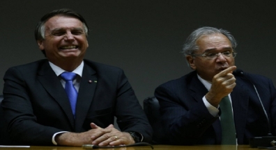 Bolsonaro briga por 45 mil policiais, enquanto 1 milhão de servidores não têm reajuste 