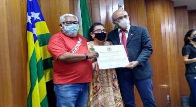 Ex-presidenta do Sintsep recebe diploma de honra ao mérito na Câmara Municipal de Goiânia