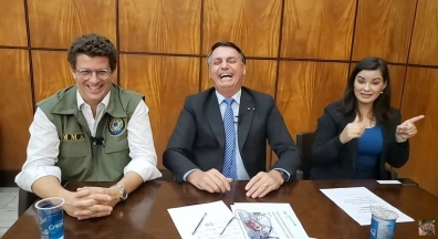 Governo Bolsonaro consegue aprovar nova lei que desmonta licenciamento