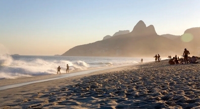 Paulo Guedes sugere vender praias brasileiras para estrangeiros