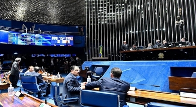 Senado aprova PEC do Desespero e dribla lei eleitoral autorizando gastos extras