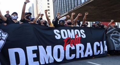 Servidores participam de atos em defesa da democracia em todo Brasil