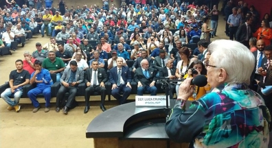 Trabalhadores protestam na Câmara contra privatizações de Bolsonaro