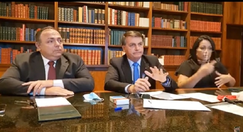 'Vamos tocar a vida', diz Bolsonaro sobre país atingir a marca de 100 mil mortos